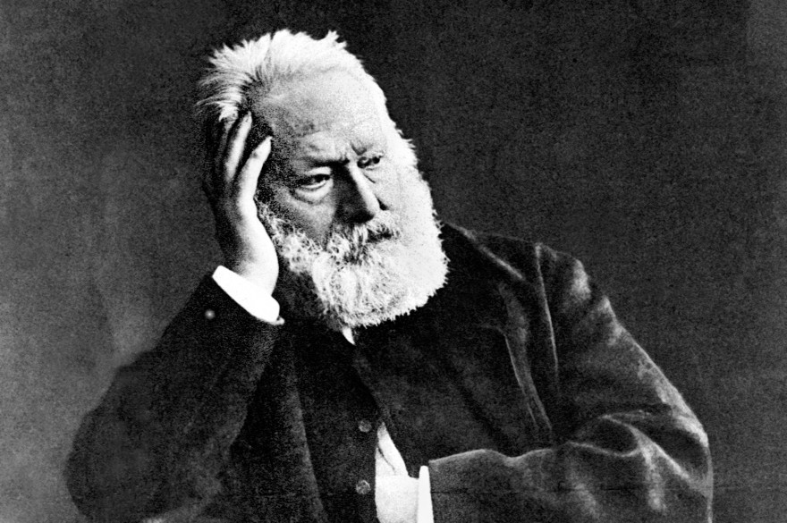 Victor Hugo, représenté par Nadar, est l'auteur du chef-d'oeuvre "Notre-Dame de Paris"