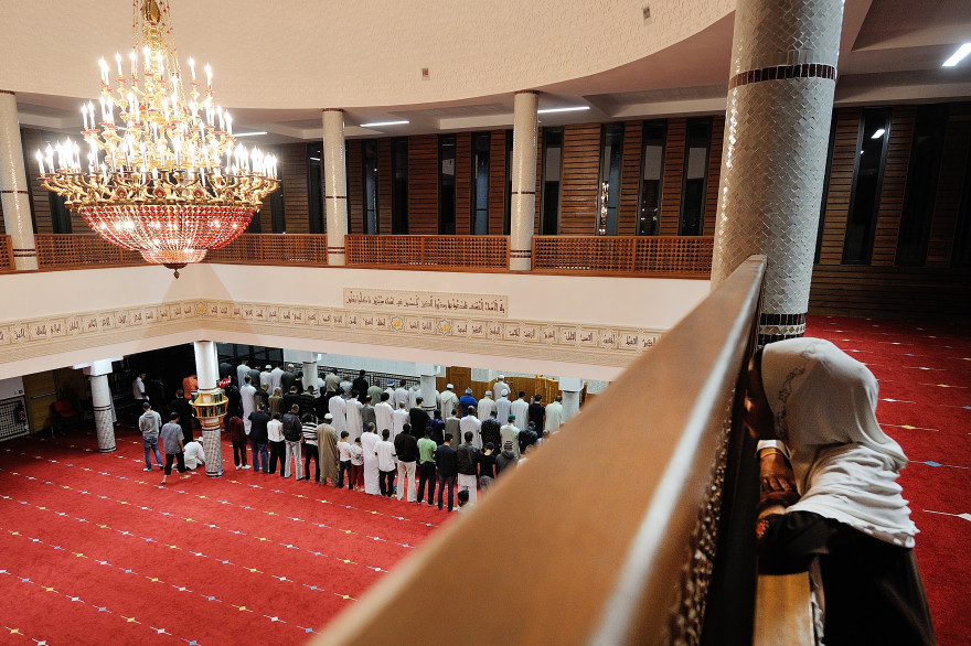 Des fidèles musulmans prient durant le Ramadan, à Nantes