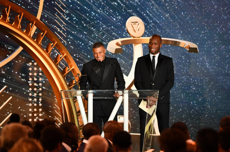 Kylian Mbappé et Didier Drogba, lors des trophées UNFP le 19 mai 2019