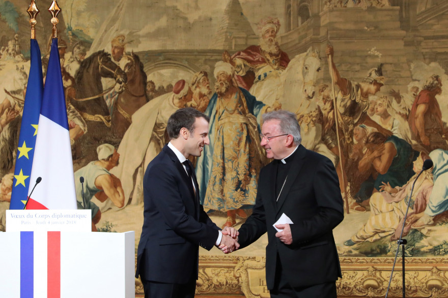 Luigi Ventura, ici avec Emmanuel Macron, est visé par une enquête pour plusieurs agressions sexuelles