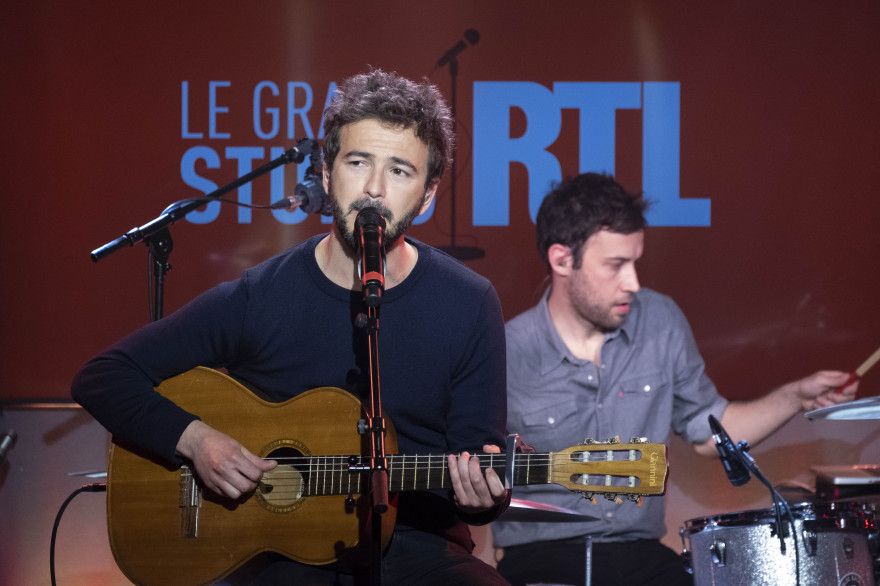 On S Habitue à Tout Renan Luce VIDÉOS - Renan Luce en concert dans "Le Grand Studio RTL"