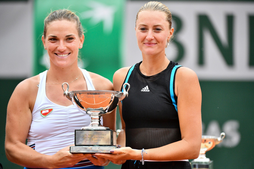 Kristina Mladenovic et Timea Babos, lors de la finale du double dames de Roland-Garros, le 9 juin 2019