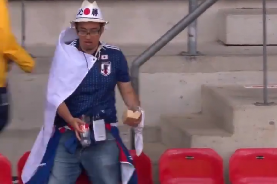 Un supporter japonais dans les tribunes du Roazhon Park à Rennes, vendredi 14 juin