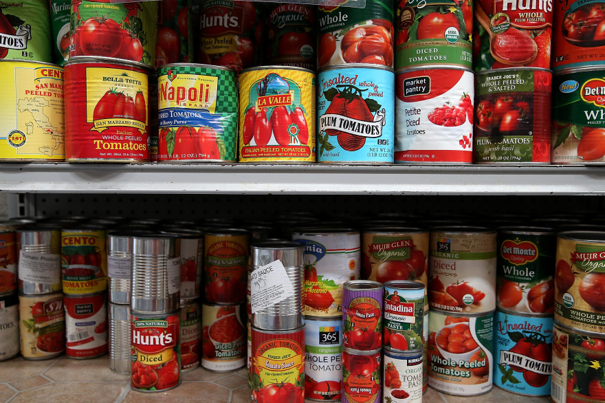 De pots de sauce tomate