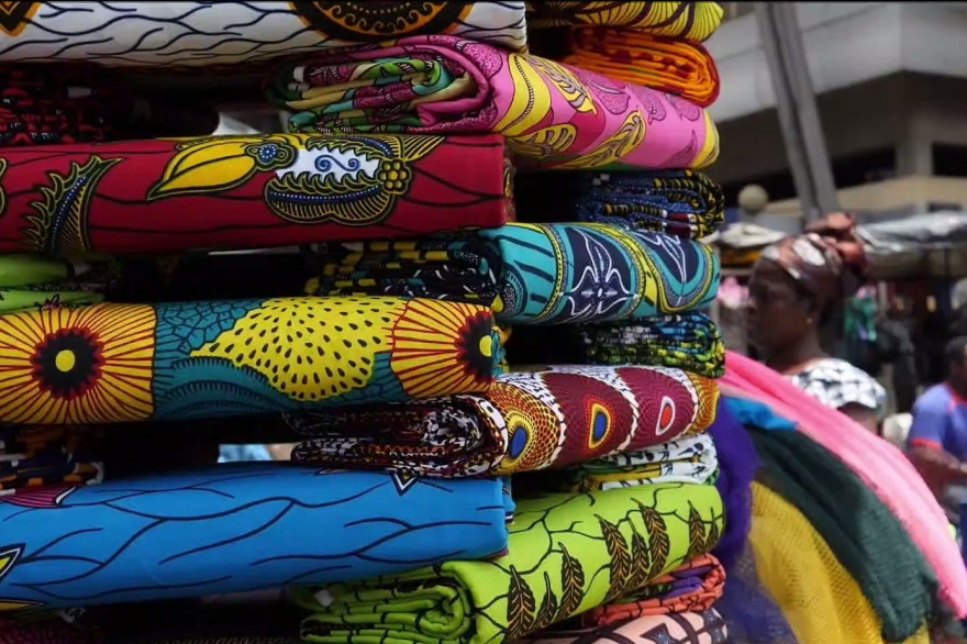 VIDÉO Mode tout savoir sur le wax, ce tissu africain coloré et très