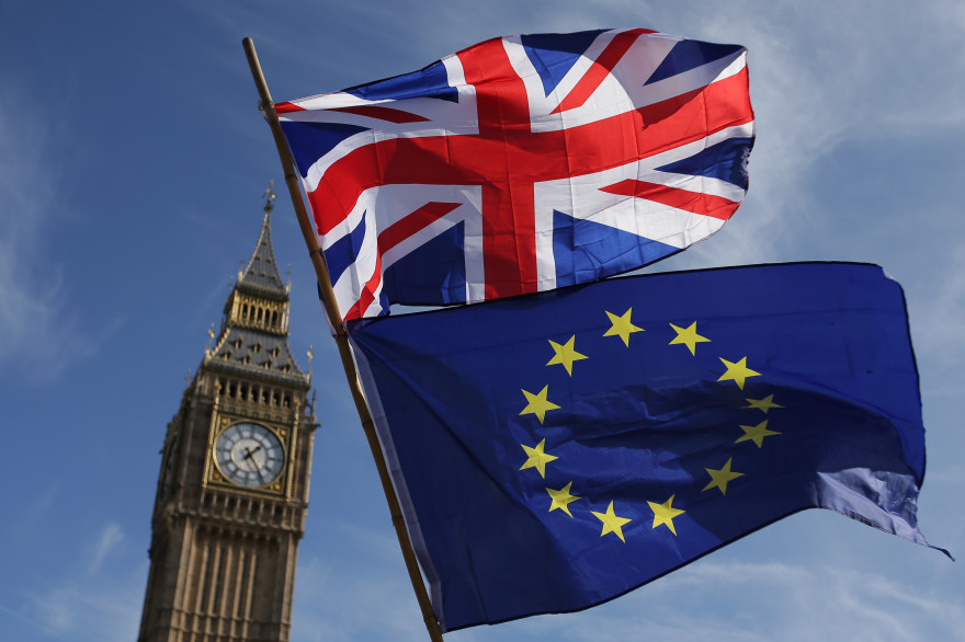 L'Union Jack et le drapeau de l'Union européenne devant Big Ben (illustration)
