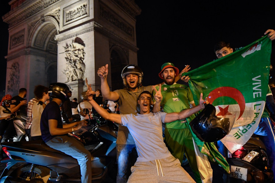 Des supporters de l'Algérie, le 19 juillet 2019 à Paris