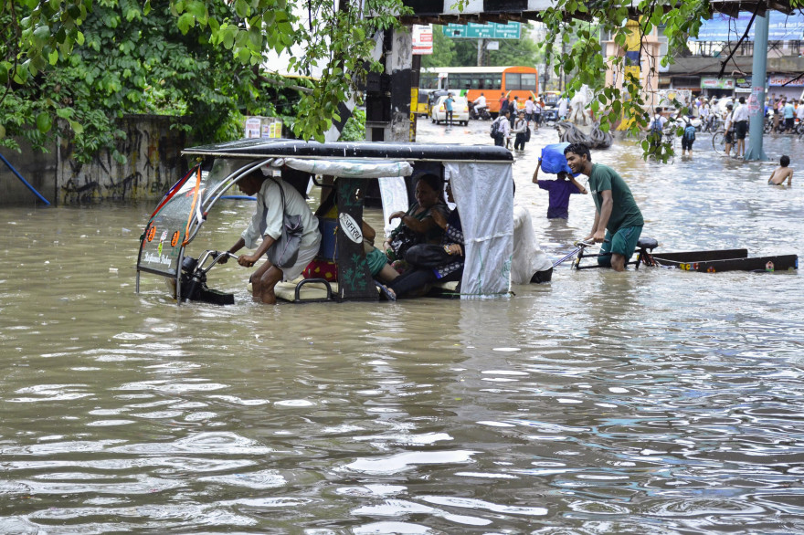 Des inondations provoquées par les pluies de mousson en Inde ont fait au moins cent morts.