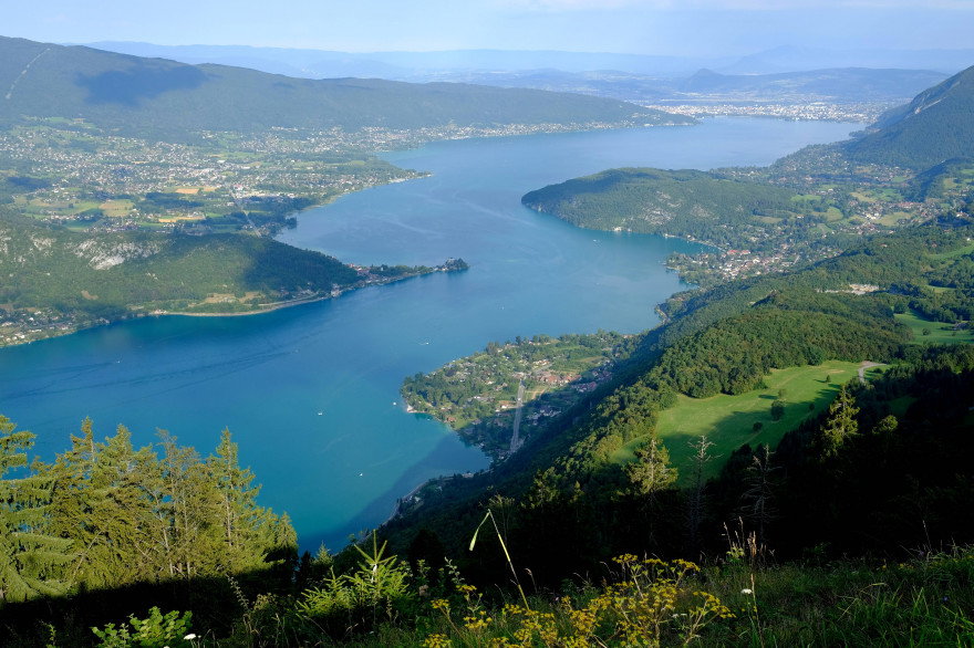 Le suspect a été interpellé à Doussard, une commune riveraine du lac d'Annecy.