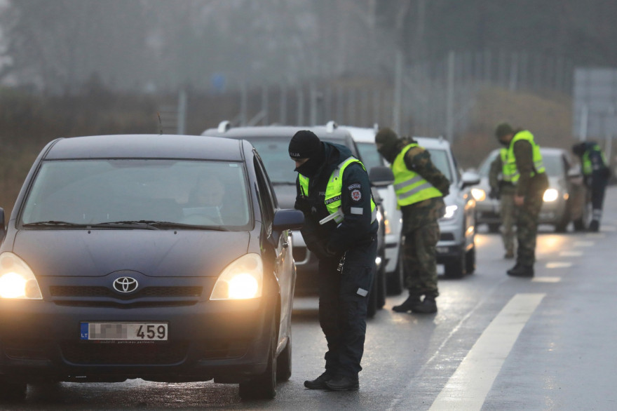 La Lituanie a mis en place des barrages routiers pour restreindre les déplacements à Noël