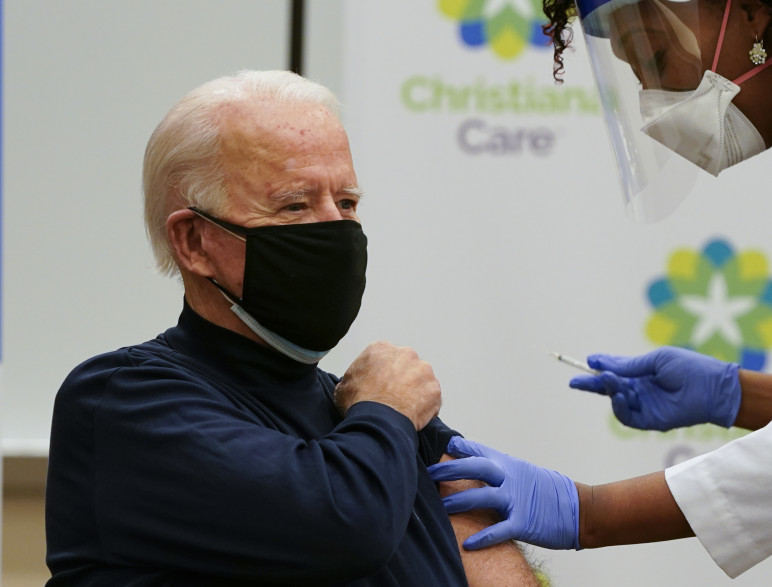 Joe Biden s'est fait vacciner contre le Covid-19, lundi 21 décembre 2020