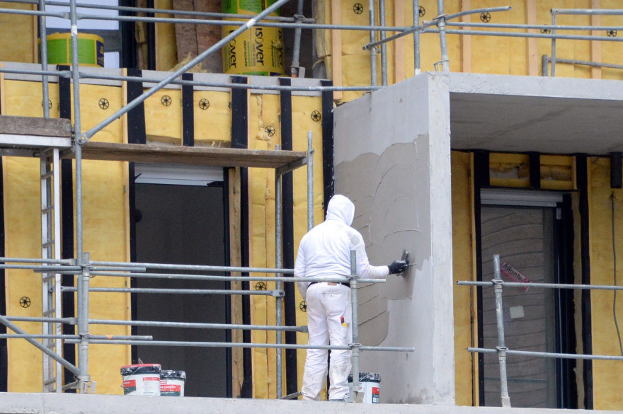 Un homme réalise des travaux à Rennes en 2013 (illustration)
