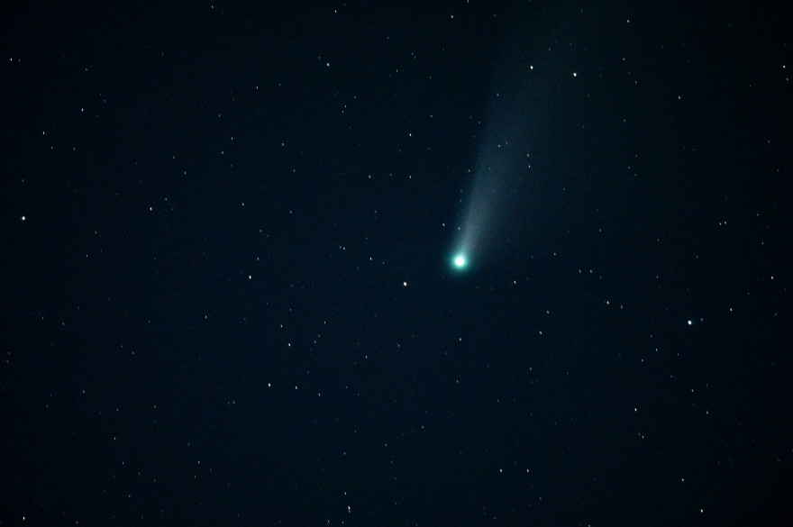 La comète NEOWISE observée dans le ciel lele 27 mars 2020