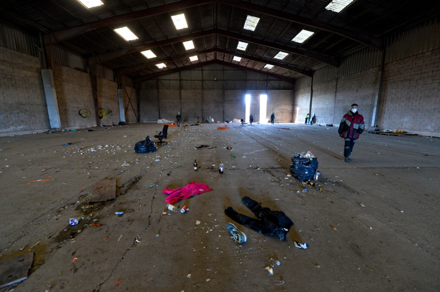 Un des hangars qui accueillait la rave party de Lieuron, en Ille-et-Vilaine, le soir du Nouvel An