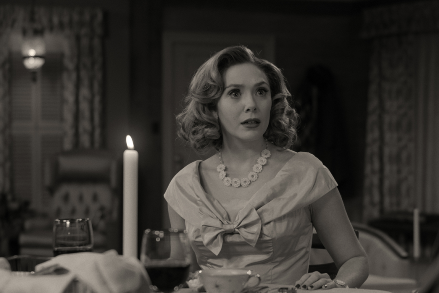 Elizabeth Olsen (Wanda Maximoff) dans la série "WandaVision"