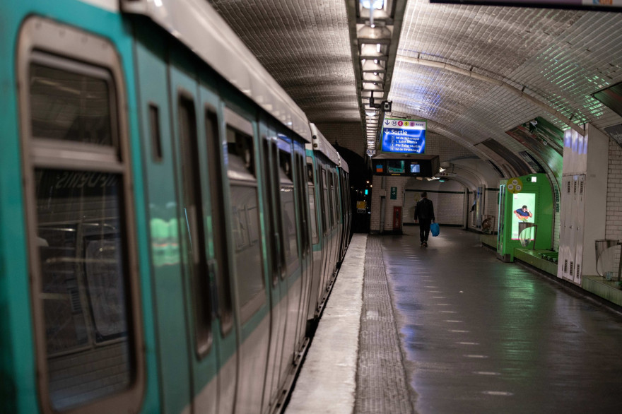 Paris : habillées en uniforme de la RATP, elles vendent des stupéfiants pendant le couvre-feu