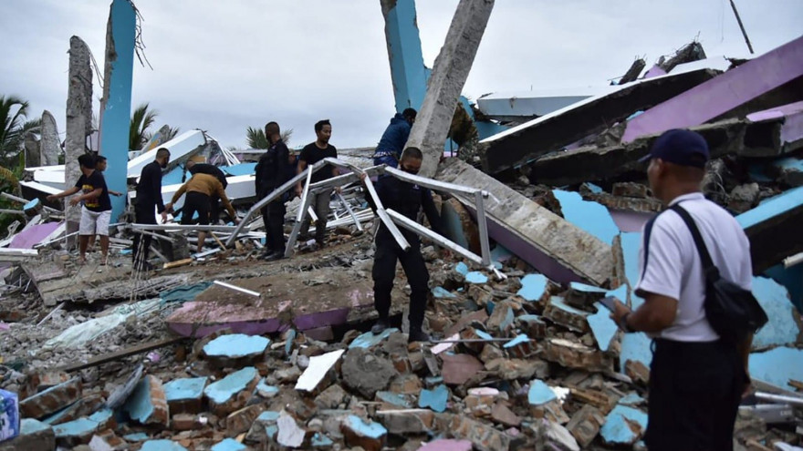 La-ville-de-Mamuju-a-ete-frappee-par-un-seisme-de-magnitude-62-qui-a-cause-la-mort-de-26-personnes-au-moins-531912
