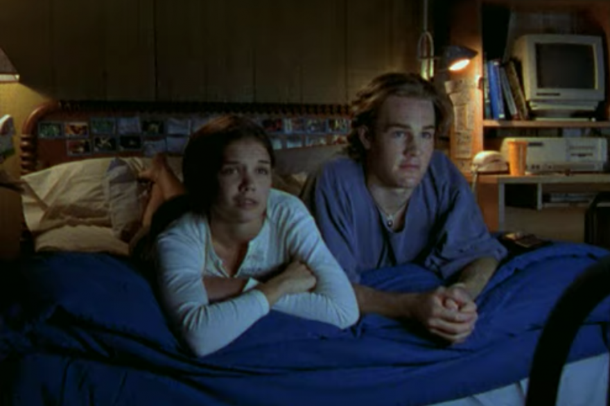 Joey (Katie Holmes) et Dawson (James Van Der Beek) prêts pour binger