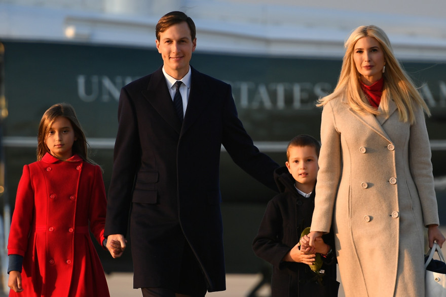 Le couple Jared Kushner-Ivanka Trump et leurs deux enfants, le 23 décembre 2020