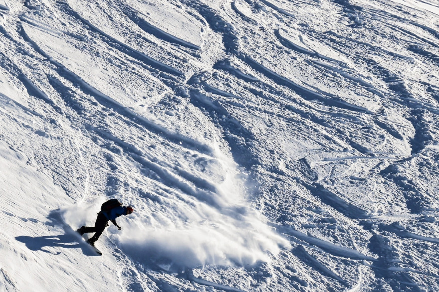 Un snowboarder (illustration).