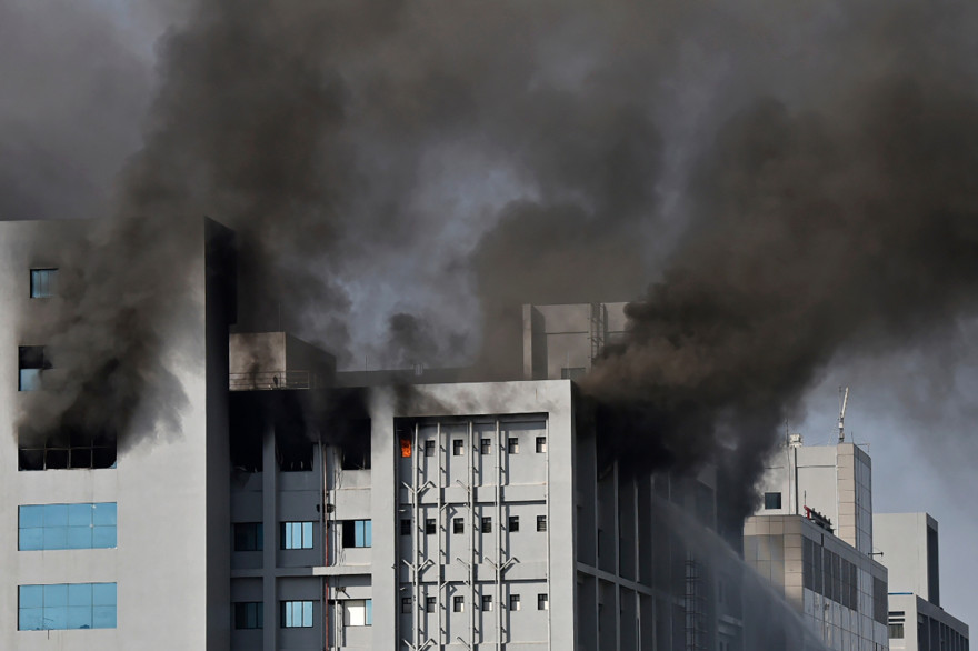 Un incendie s’est déclaré ce 21 janvier au Serum Institute of India, le plus grand fabricant mondial de vaccins en Inde. Les médias ont indiqué que la production du vaccin contre le coronavirus n’était pas affectée.