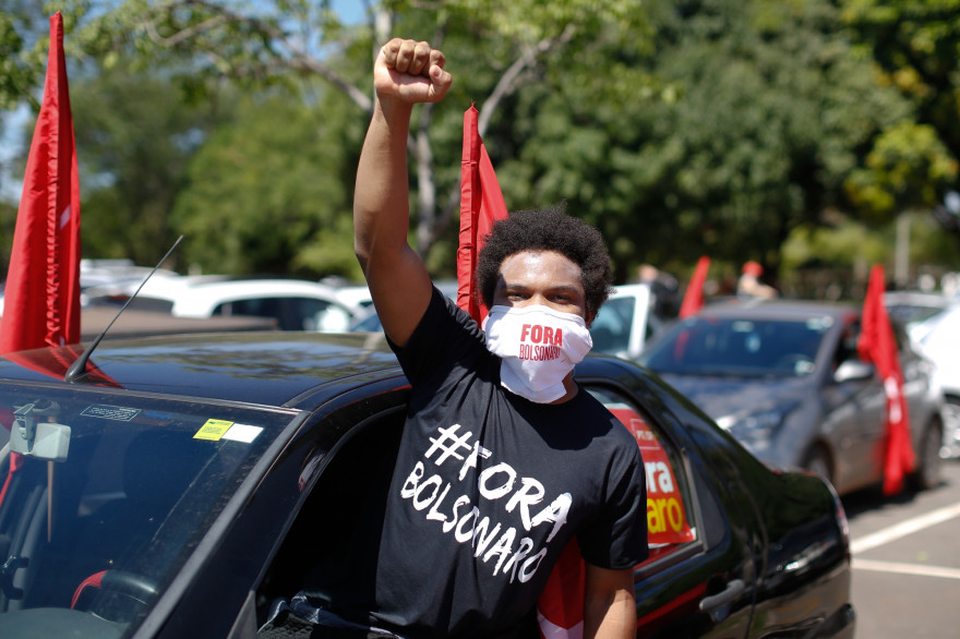 Un manifestant contre Jair Bolsonaro au Brésil le 23 janvier 2021