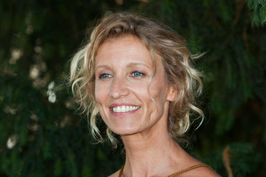 Alexandra Lamy fait partie des célébrités ayant tweeté avec le hashtag #Avant15AnsCestNon.