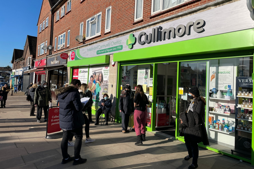 Cullimore Pharmacy, dans le nord de Londres, a été parmi les six premières à prendre part à la campagne de vaccination en Angleterre début janvier
