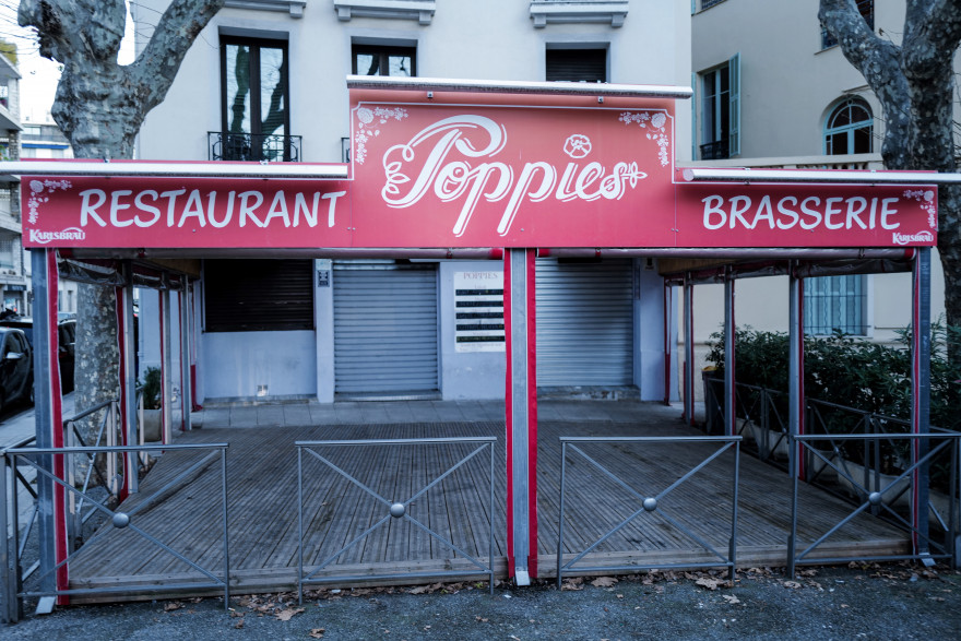 Le gérant du "Poppies" a bravé les interdictions liées à la pandémie de Covid-19.