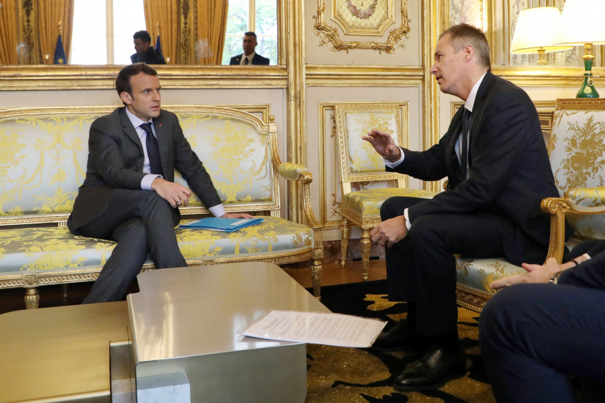 Emmanuel Macron et Nicolas Dupont-Aignan le 20 novembre 2017 à l'Élysée.