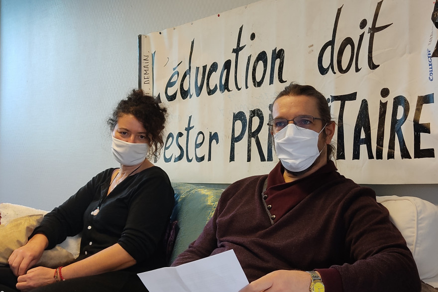 Pierre R. et Leïla M., pendant leur grève de la faim au collège Lucie Aubrac.