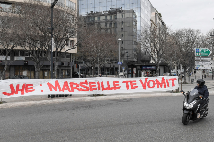 Une banderole visant le président de l'OM Jacques-Henry Eyraud à Marseille le 30 janvier 2021