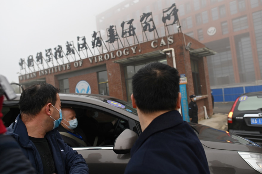 Les experts de l'OMS arrivant à l'institut de virologie de Wuhan, en Chine, le 3 février 2021
