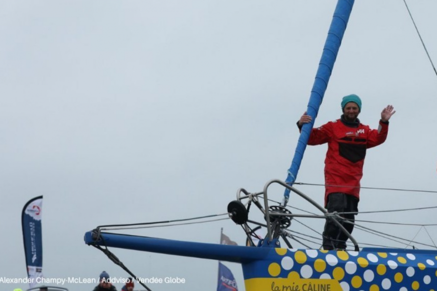 Arnaud Boissières franchi la ligne du Vendée Globe