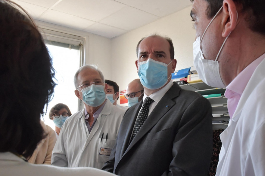 Le Premier ministre Jean Castex lors d’une visite du Centre hospitalier universitaire (CHU) de Nantes, le 26 février 2021.