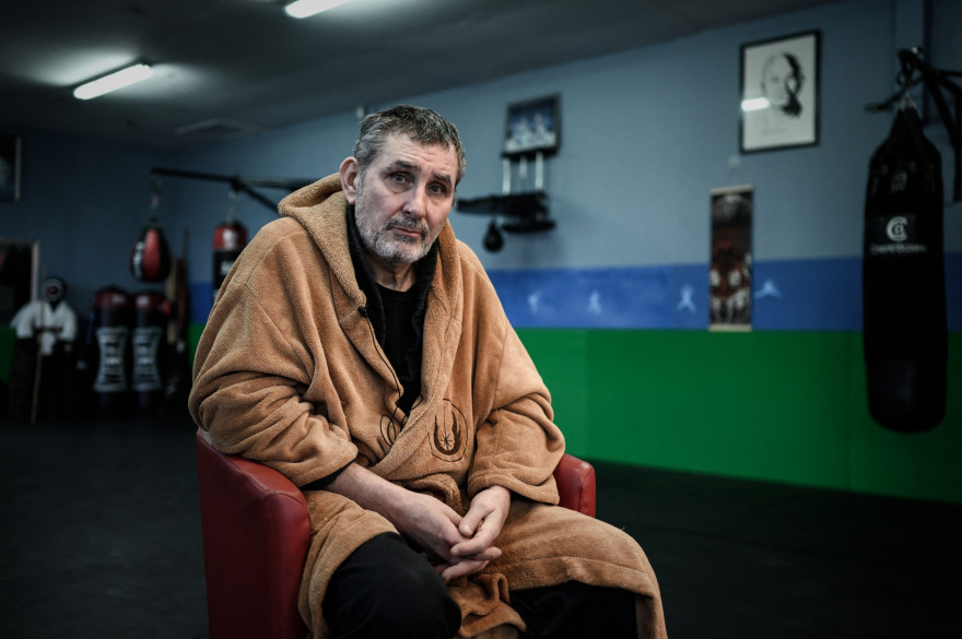 Le professeur d'arts martiaux Jean-Michel Rey au Dojo 114, une salle de sport associative qui a fermé dans le cadre des mesures sanitaires, à Bruges, le 26 février 2021.
