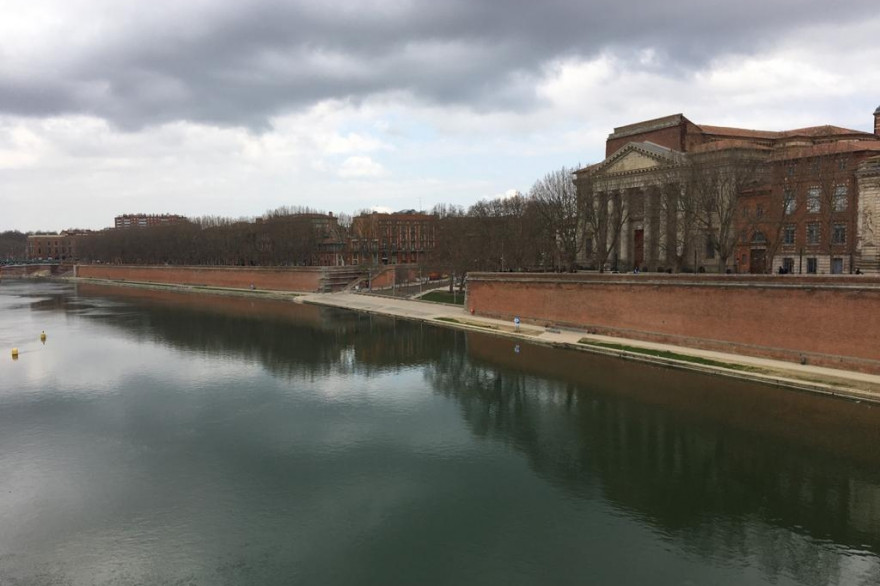 Les quais de Garonne déserts à Toulouse, le 28 février 2021