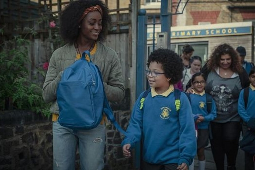 Louise (Simona Brown) et Adam (Tyler Howitt) dans "Mon Amie Adèle"