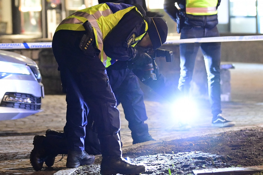 Sur le lieux de l'attaque, dans la ville suédoise de Vetlanda le 3 mars 2021.