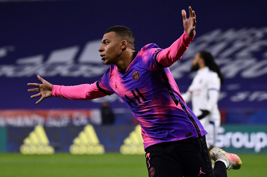 Kylian Mbappé avec le PSG au Groupama Stadium le 20 mars 2021