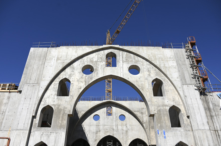 Cette mosquée, Eyyub Sultan, est en construction dans le quartier de la Meinau.