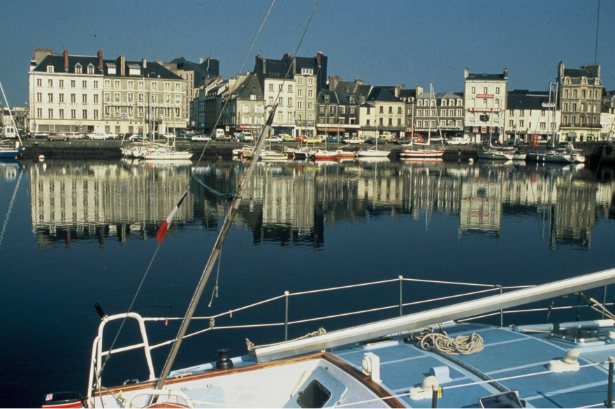 Une vue du port de Cherbourg (illustration)