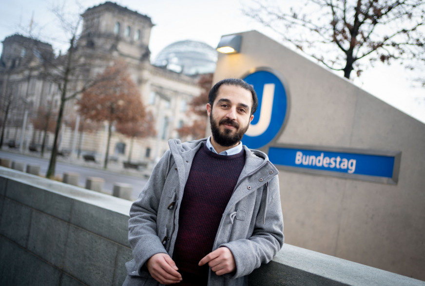 Tarek Alaows devant le Reichstag