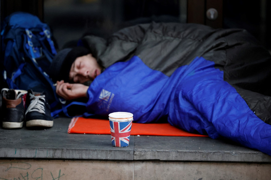 Un sans-abri dans les rues de Londres le 25 novembre 2020 pendant la crise du coronavirus.