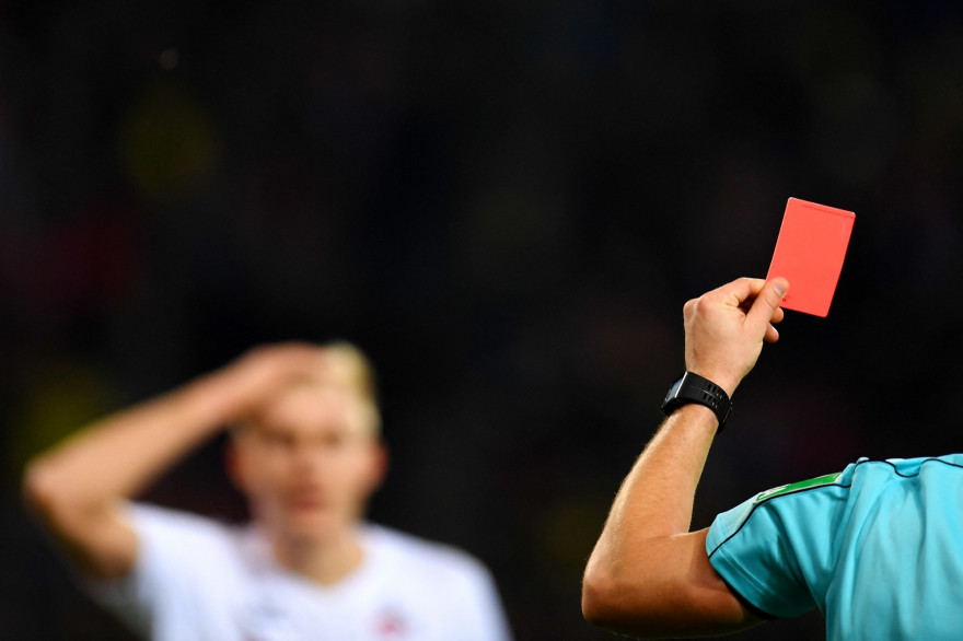 Ce jeudi 1er avril, Kaio Wilker, joueur de football brésilien, a été exclu après seulement dix-sept secondes de jeu.