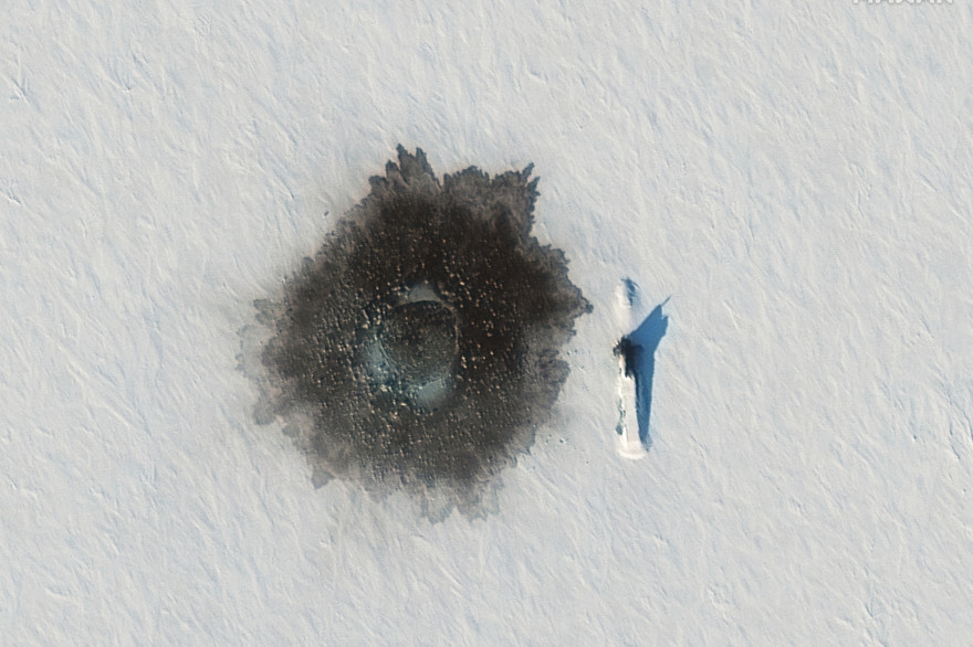 Image satellite montrant un sous-marin de missile balistique nucléaire russe Delta IV près de l'île d'Alexandra, dans l'Arctique, le 27 mars 2021.