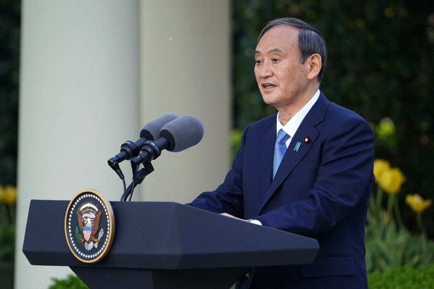 Le Premier ministre japonais Yoshihide Suga lors d'une conférence de presse à la Maison-Blanche le 16 avril 2021.