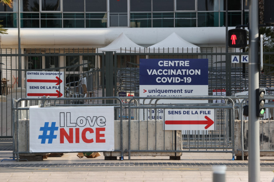 Le centre de vaccination départemental de Nice a dû fermer ses portes samedi 17 avril en milieu de journée, la faute au manque de candidats