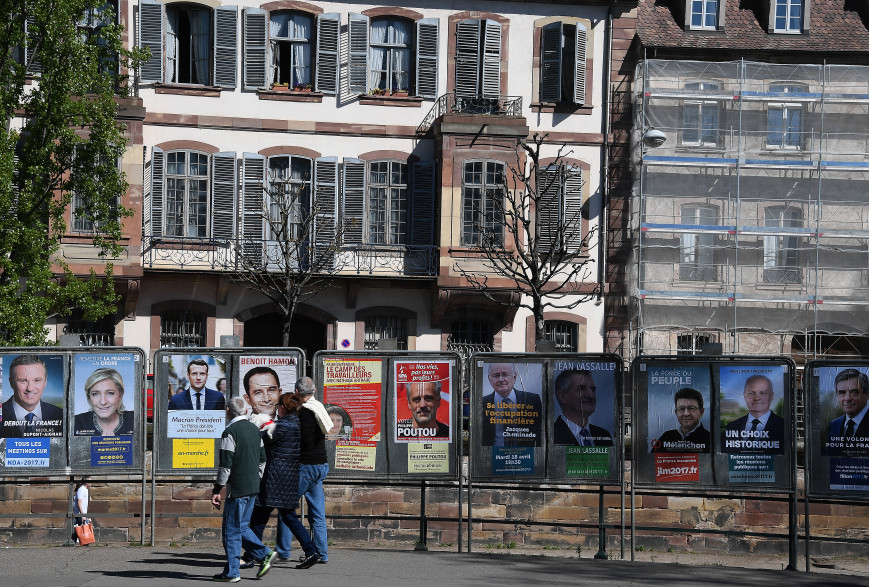 Les affiches des 11 candidats à l'élection présidentielle de 2017