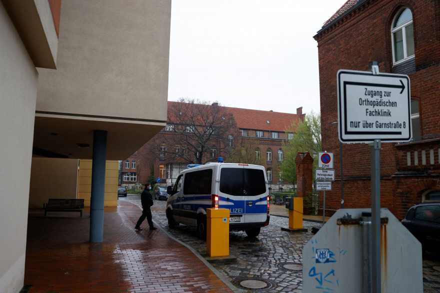 Une voiture de police devant la clinique Thusnelda von Saldern Haus en Allemagne